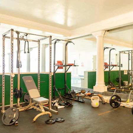 Central Bright 3 Bed Flat With Pool & Parking EDI Exterior foto