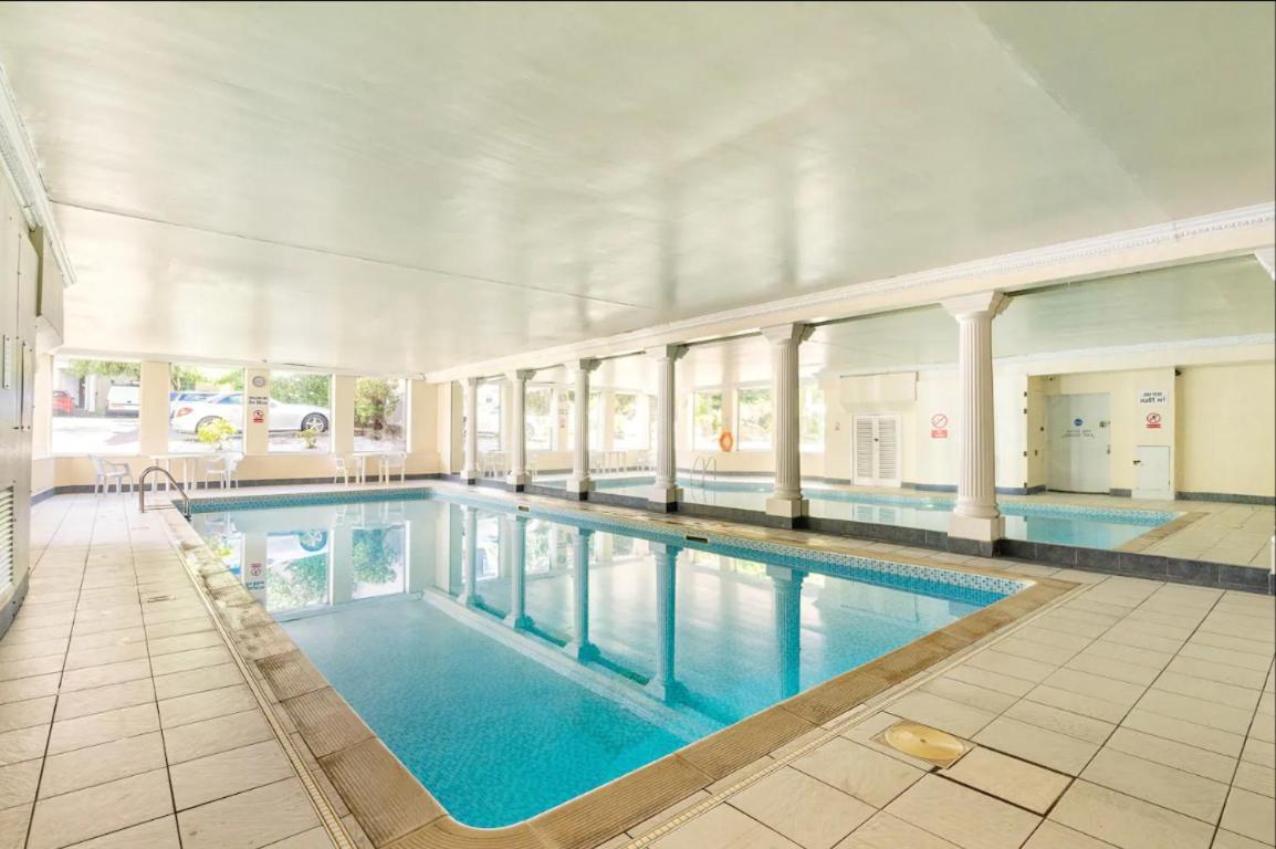 Central Bright 3 Bed Flat With Pool & Parking EDI Exterior foto