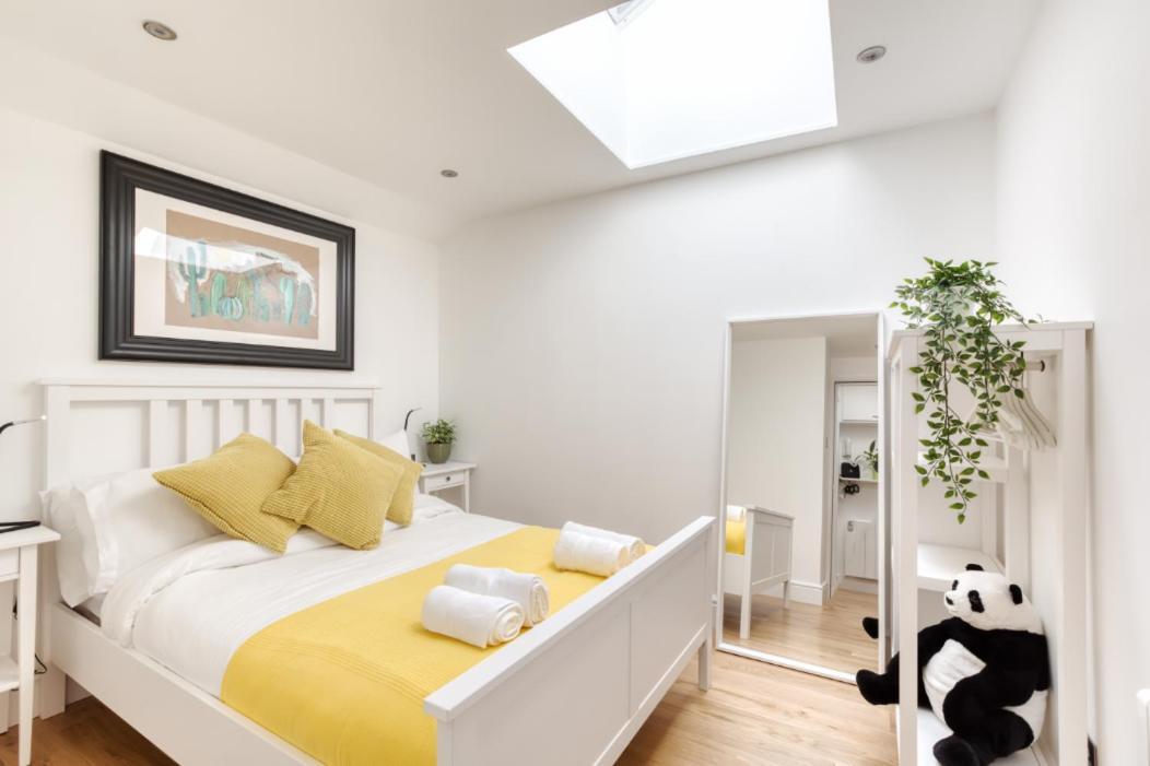 Central Bright 3 Bed Flat With Pool & Parking EDI Exterior foto
