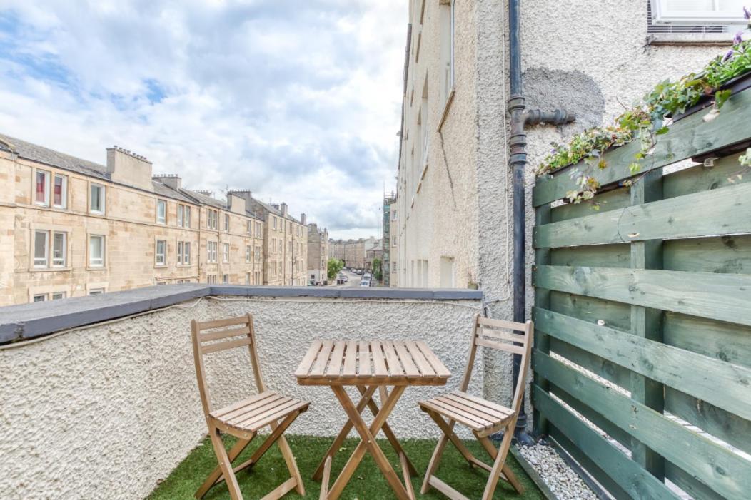 Central Bright 3 Bed Flat With Pool & Parking EDI Exterior foto