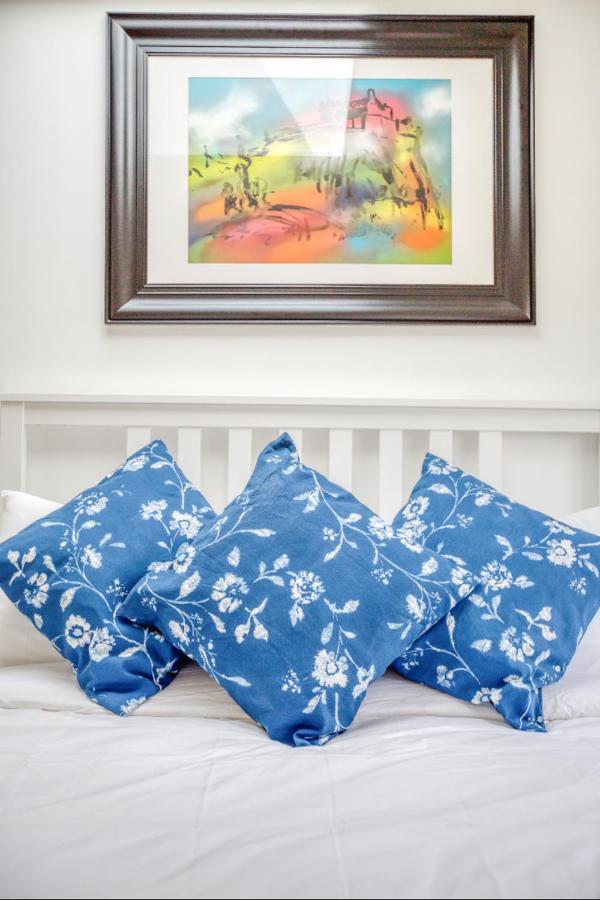 Central Bright 3 Bed Flat With Pool & Parking EDI Exterior foto