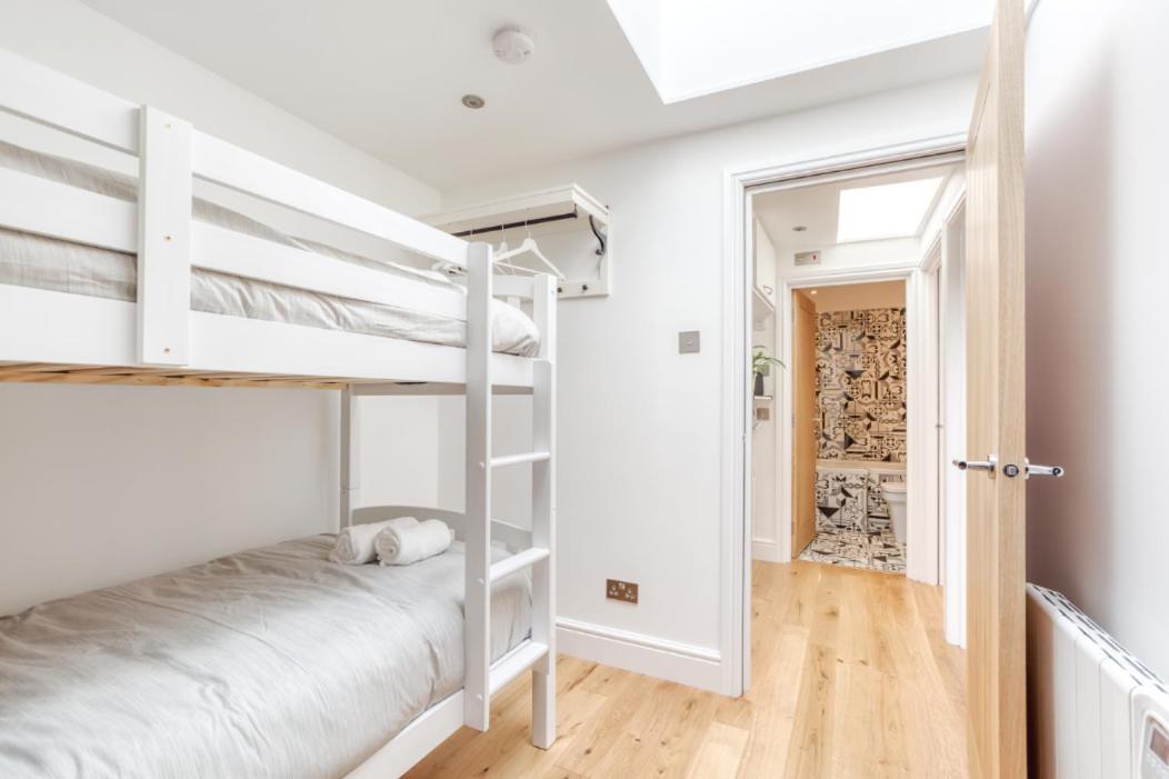 Central Bright 3 Bed Flat With Pool & Parking EDI Exterior foto